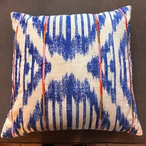 Anthropologie pillow 💙